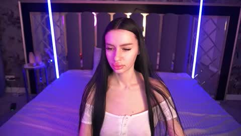 snow_whiteeex online show from March 8, 6:39 am