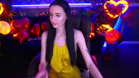 Snapshot of snow_whiteeex chatting on February 11, 2:24 pm snow_whiteeex online show from February 11, 2:24 pm