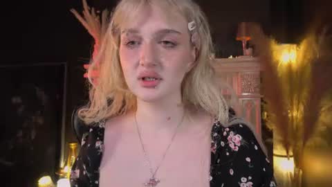 Ellie online show from June 28, 5:14 am