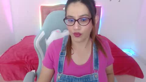 snowhot_69 online show from April 20, 8:28 am