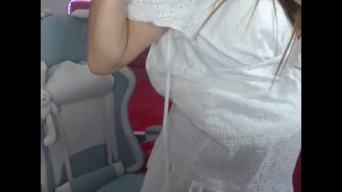 snowhot_69 online show from March 9, 2:16 am