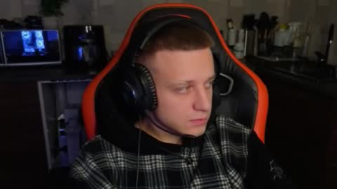 kluvr4 online show from February 22, 10:23 pm