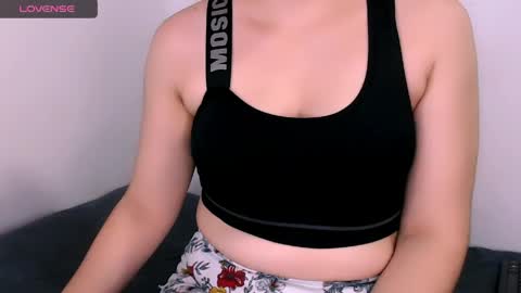 sofi rojas online show from June 7, 2:17 am