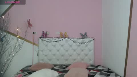 sofi_san online show from September 18, 2:32 pm