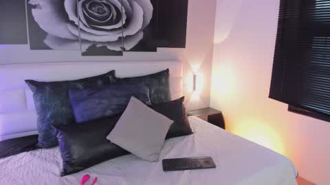 sofi_sp online show from November 26, 12:13 pm