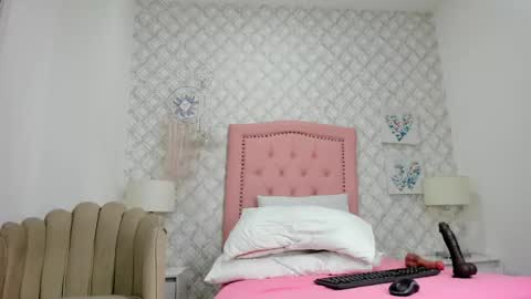 sofia_martinez9 online show from May 30, 8:07 pm