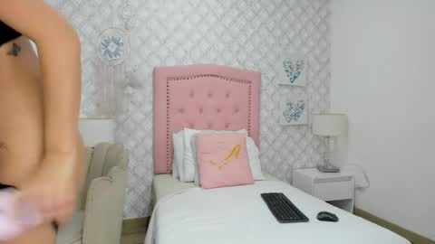 sofia_martinez9 online show from June 2, 7:38 pm