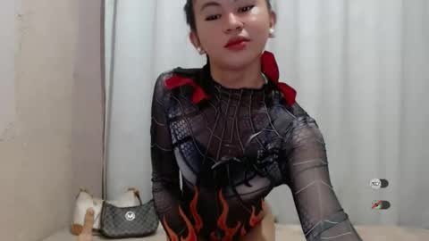 sofia_sweetheart18 online show from April 15, 1:20 am