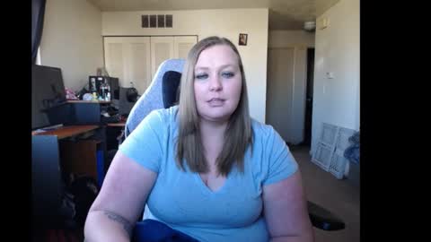 Snapshot of softerpeaches chatting on January 14, 8:15 pm Rose online show from January 14, 8:15 pm