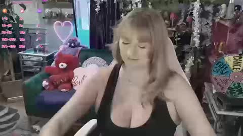 solesticia online show from October 13, 9:39 pm