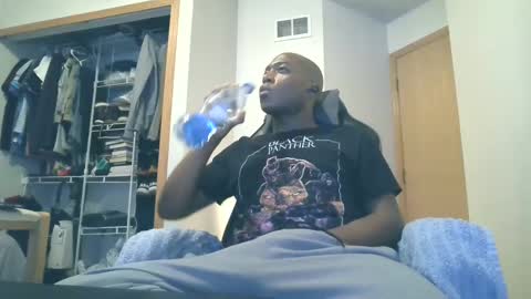 solidsnake992 online show from December 10, 2:39 pm