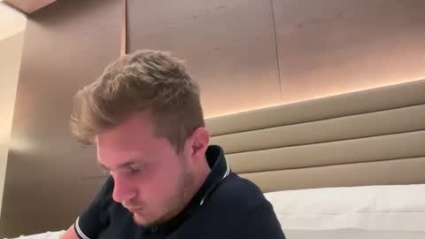 solobrit online show from December 23, 9:37 am