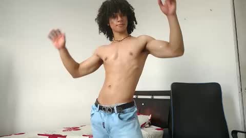 Hi Im Weller Check my Bio  online show from May 7, 9:43 pm