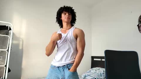 Hi Im Weller Check my Bio  online show from May 4, 9:54 pm