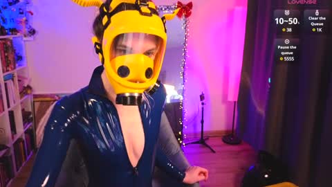 Sonia online show from December 6, 7:17 pm