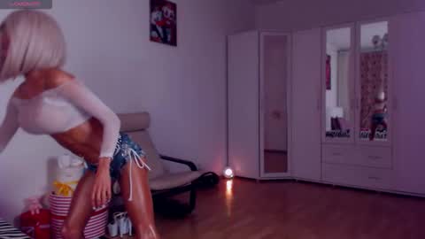 Sonja Ray online show from February 26, 1:25 pm