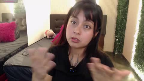 Sophi  online show from February 6, 1:25 pm