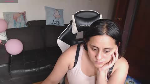 sophiaa_vega_ online show from May 10, 6:36 pm