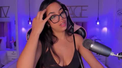 Sophie Hill  online show from January 8, 8:36 pm