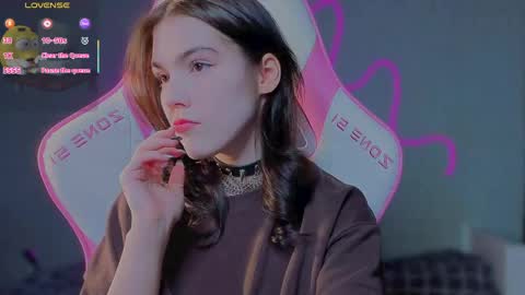 sophie_nomenal_ online show from May 6, 5:52 pm