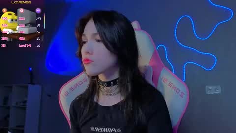 sophie_nomenal_ online show from December 14, 2:34 pm