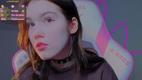 sophie_nomenal_ online show from May 12, 1:36 am