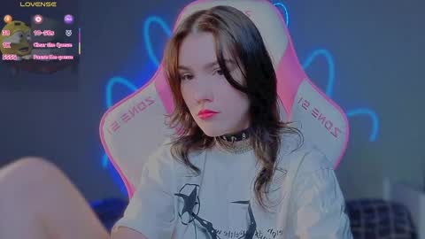 sophie_nomenal_ online show from May 16, 1:13 am