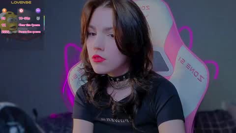 sophie_nomenal_ online show from May 10, 11:44 pm