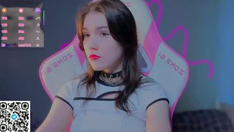 sophie_nomenal_ online show from May 3, 3:18 pm