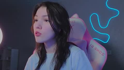 sophie_nomenal_ online show from December 5, 3:21 pm