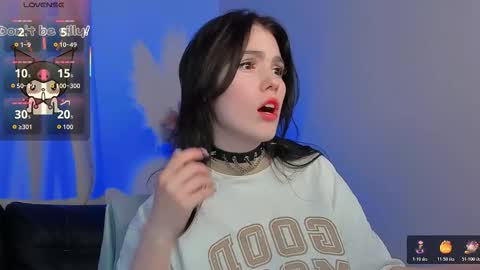 sophie_nomenal_ online show from November 19, 3:00 pm