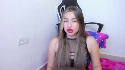 sophie_spencer1 online show from December 23, 2:29 am