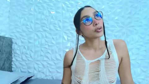 sophie_willow online show from March 23, 7:30 pm