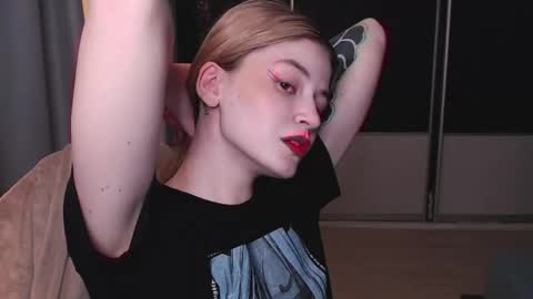 Sophie online show from March 6, 11:15 pm