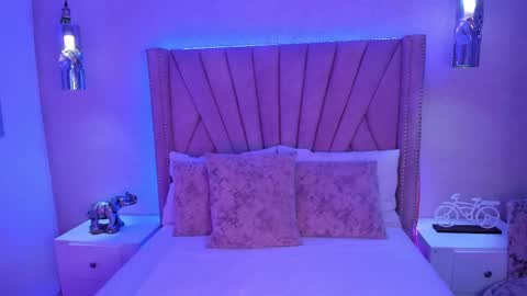 Sophieemonroe online show from December 9, 11:47 am