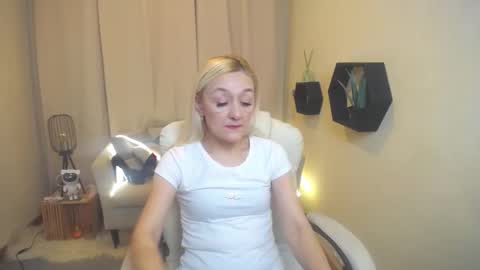 sophiekittyy online show from March 7, 7:19 am