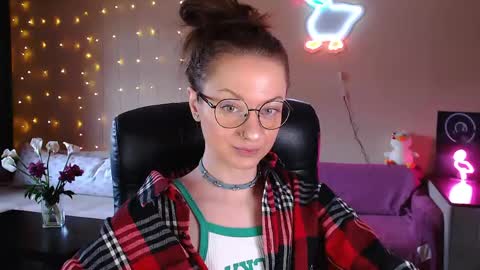 sophieleroux online show from May 31, 10:25 am