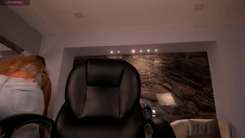 Sophie  Palmer online show from February 3, 11:03 am