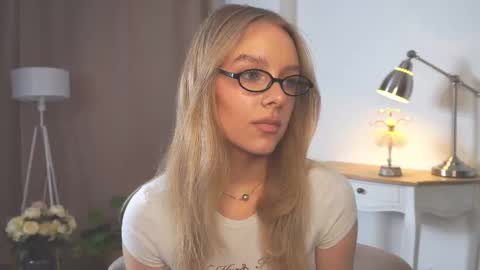 Anna online show from February 28, 1:04 pm