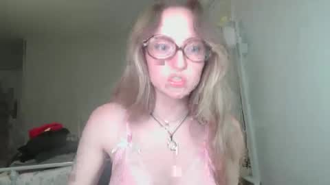 Snapshot of sp8cebunni99 chatting on October 6, 11:22 pm Margo online show from October 6, 11:22 pm