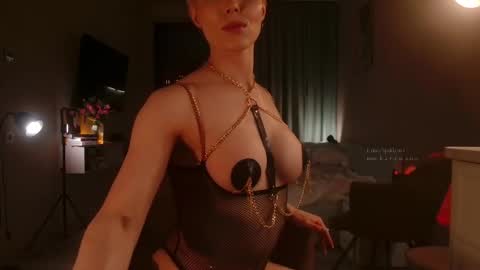 Elizabeth online show from March 15, 4:10 pm