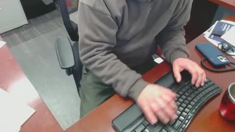 Snapshot of squirrelly82 chatting on December 3, 9:28 pm make me cum c2c talk to me online show from December 3, 9:28 pm