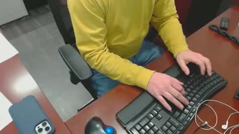 Snapshot of squirrelly82 chatting on January 13, 10:03 pm make me cum c2c talk to me online show from January 13, 10:03 pm