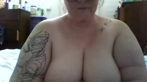 squirtgirl2015 online show from June 9, 5:18 am