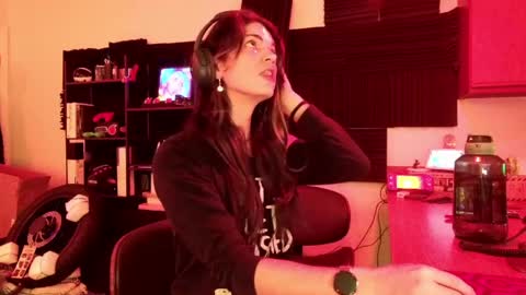 Earthling Gurl Michelle Allergy online show from April 3, 3:02 am