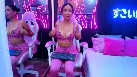 staarlightt online show from September 24, 9:10 pm