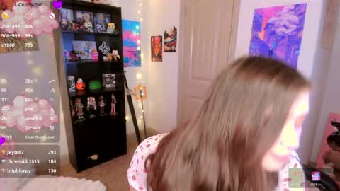 StacyCakes online show from April 11, 7:45 am