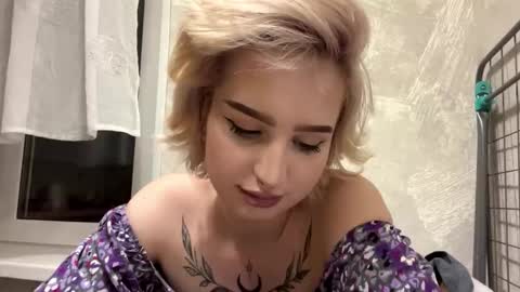 Emma online show from February 28, 10:36 pm