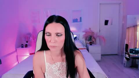 Avanessa May  Follow mommy online show from October 19, 7:02 am
