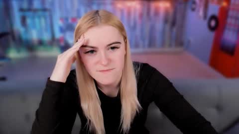 stef_nicks online show from February 22, 10:08 am